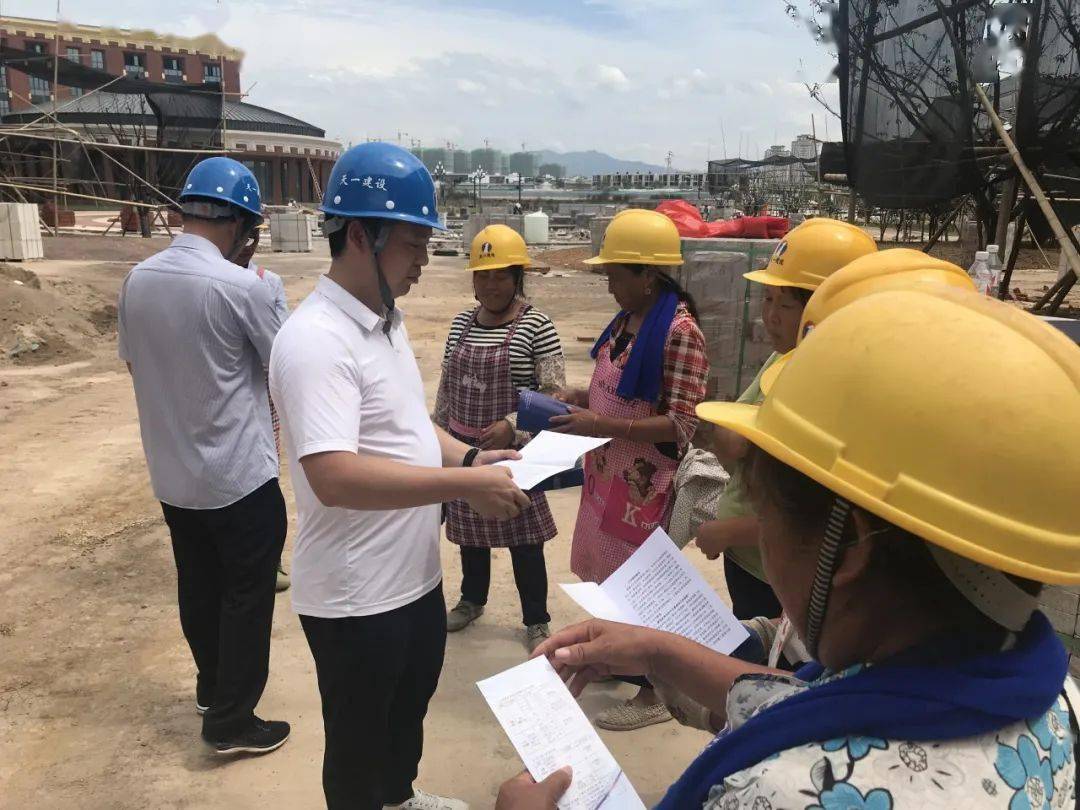 【hth官网入口】
增强工伤预防 工伤保险宣传走进修建工地(图5) 【hth官网入口】
增强工伤预防 工伤保险宣传走进修建工地(图5)